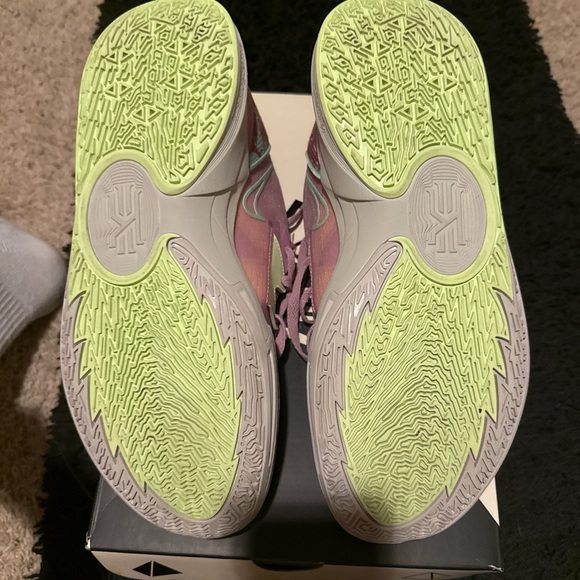 Nike Kyrie 5 low “Orchird” size 11.5 with box - Picture 3 of 4